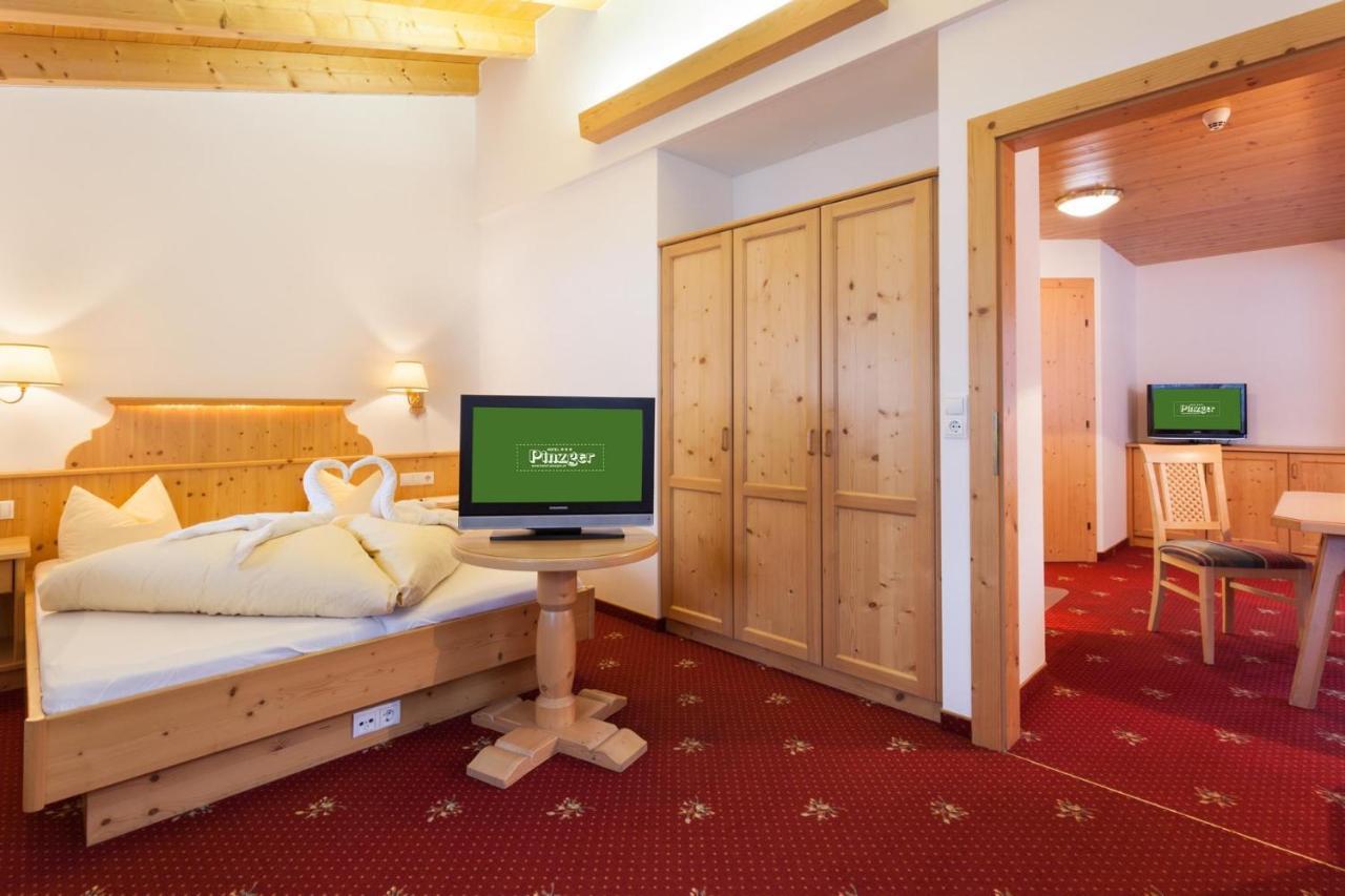Hotel Pinzger トゥクス エクステリア 写真