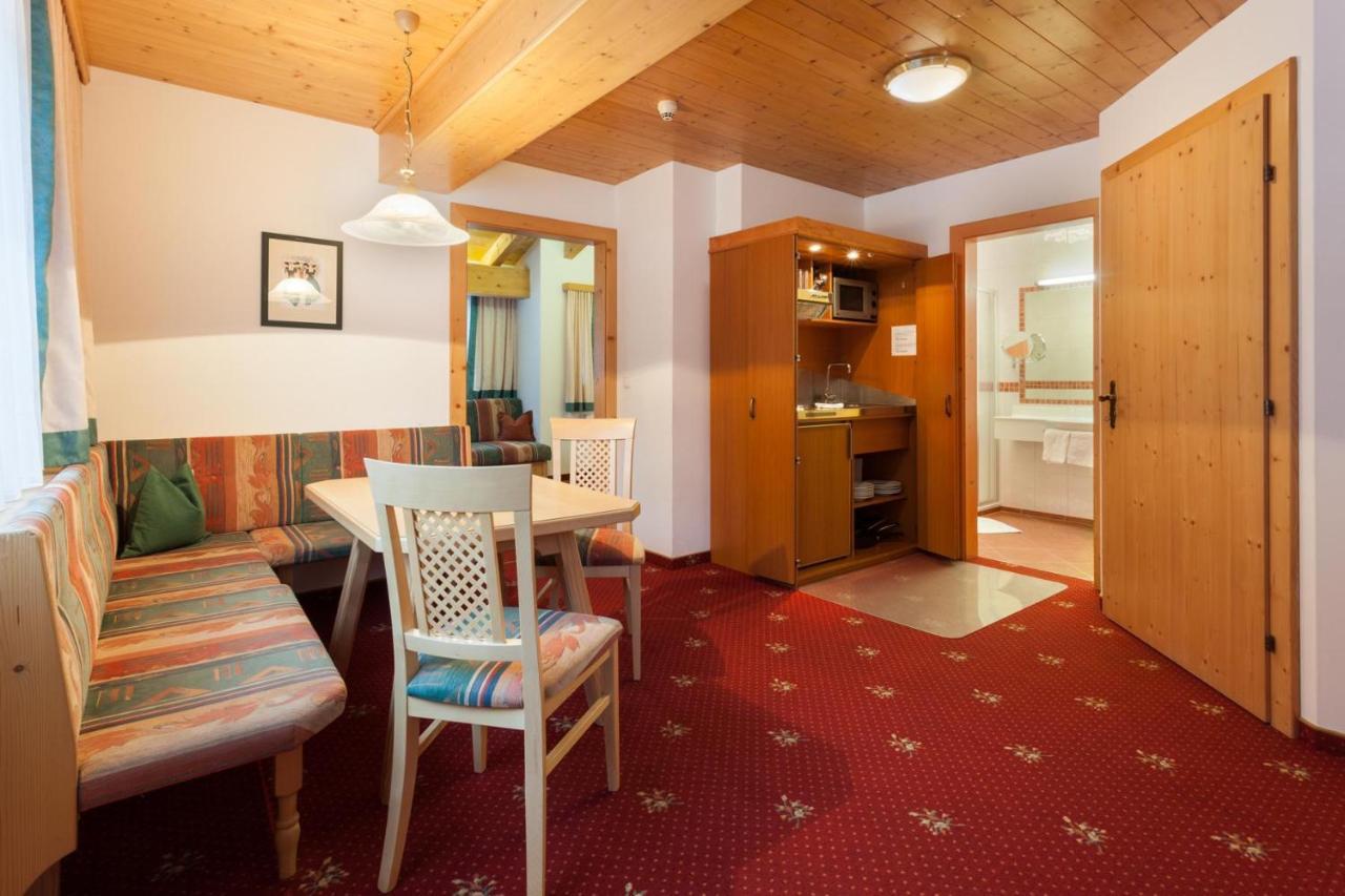 Hotel Pinzger トゥクス エクステリア 写真