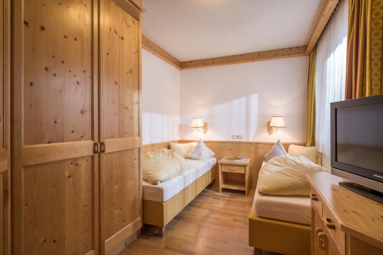 Hotel Pinzger トゥクス エクステリア 写真