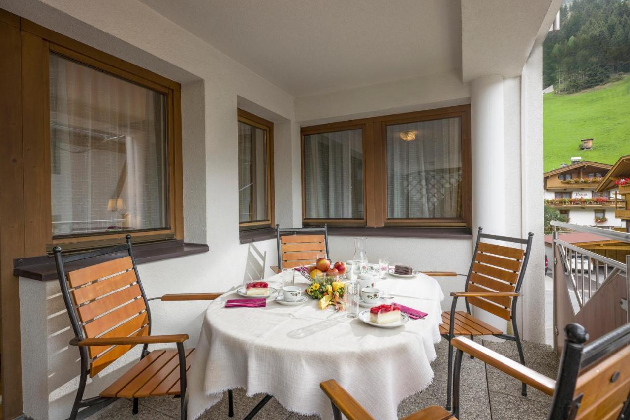 Hotel Pinzger トゥクス エクステリア 写真