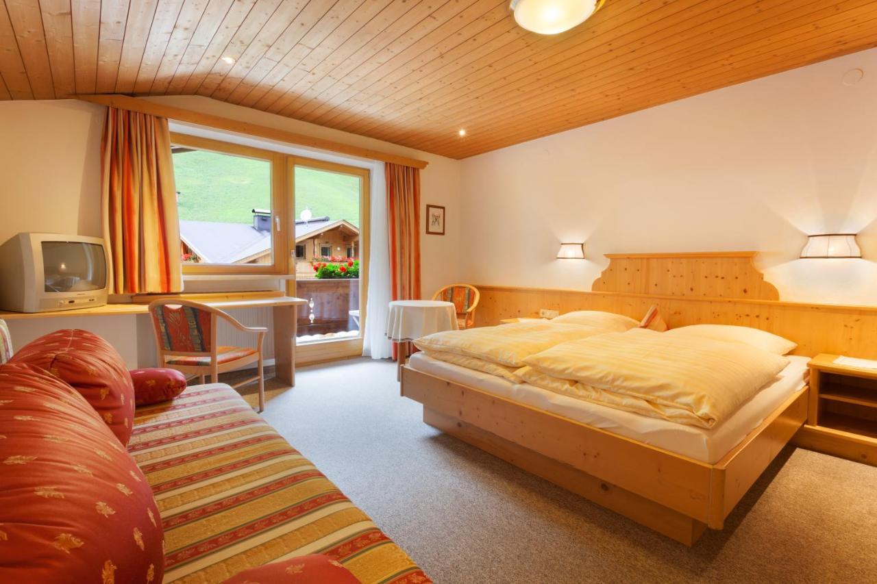 Hotel Pinzger トゥクス エクステリア 写真