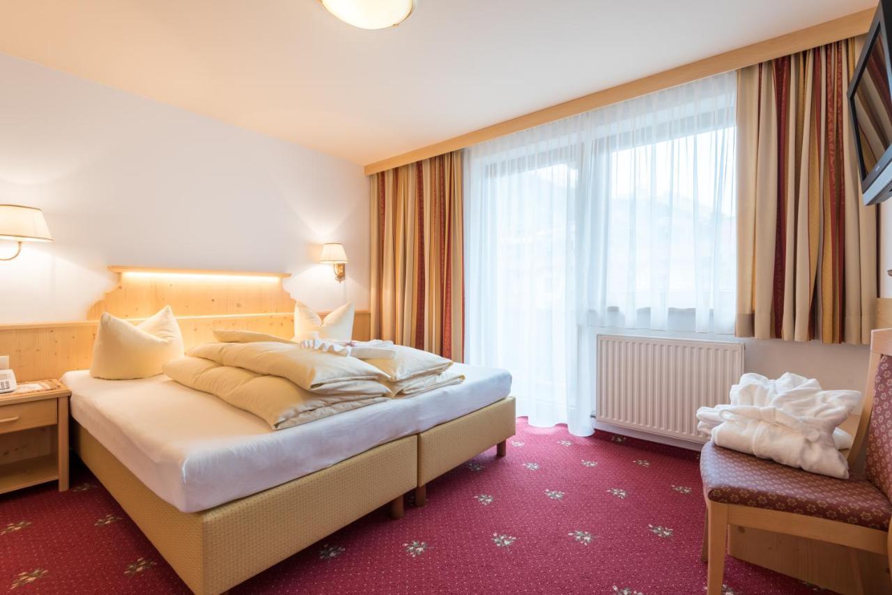 Hotel Pinzger トゥクス エクステリア 写真