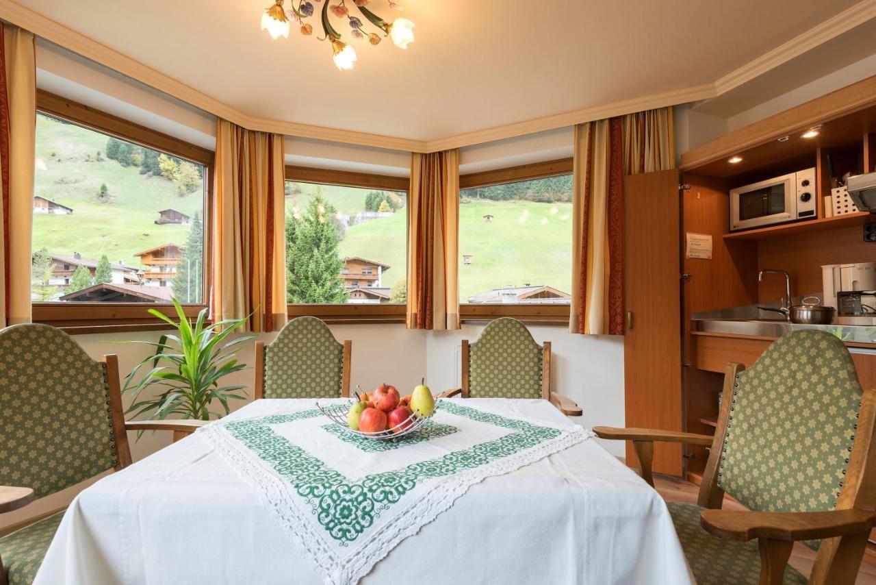 Hotel Pinzger トゥクス エクステリア 写真