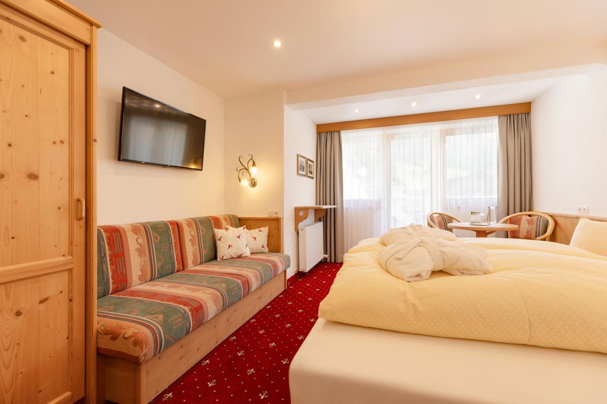 Hotel Pinzger トゥクス エクステリア 写真