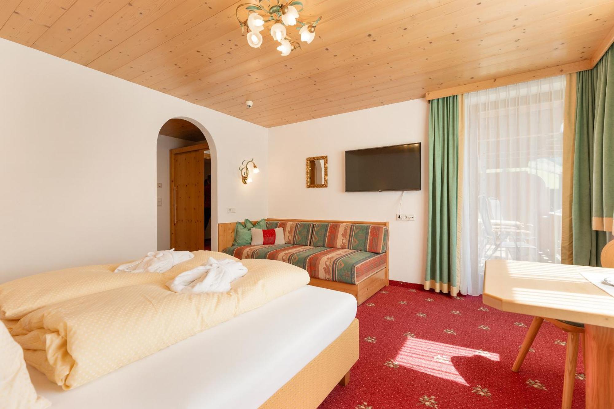 Hotel Pinzger トゥクス エクステリア 写真