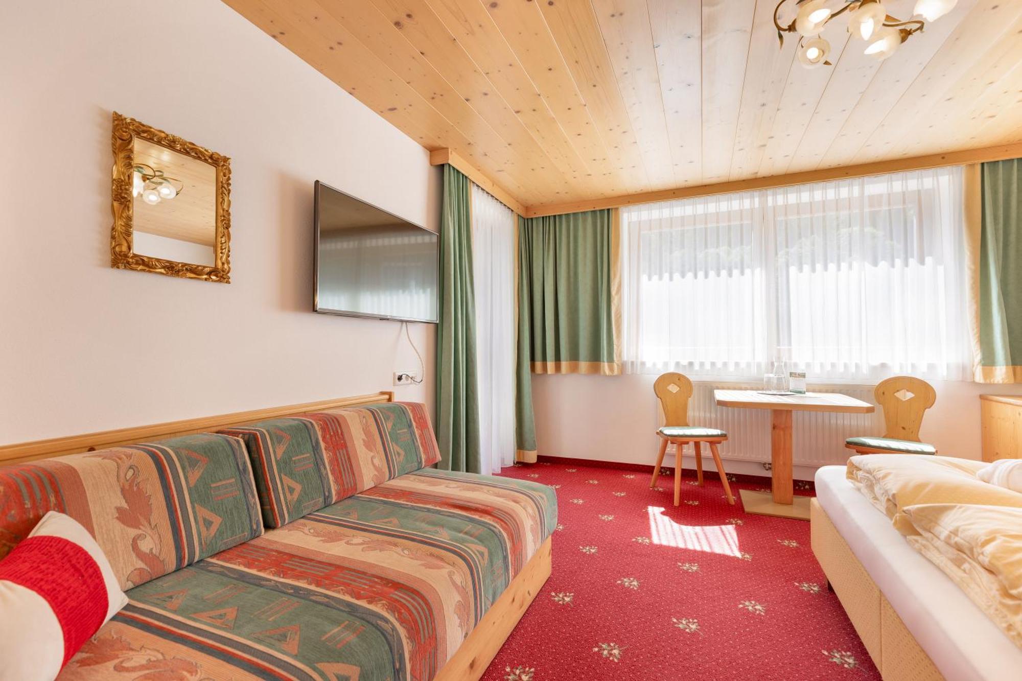 Hotel Pinzger トゥクス エクステリア 写真