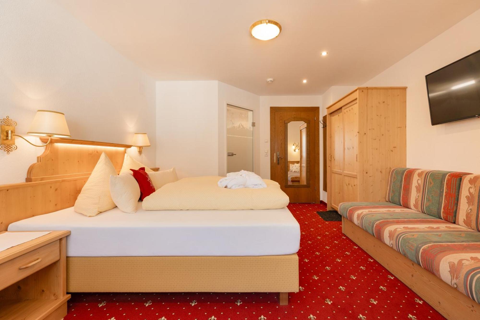 Hotel Pinzger トゥクス エクステリア 写真