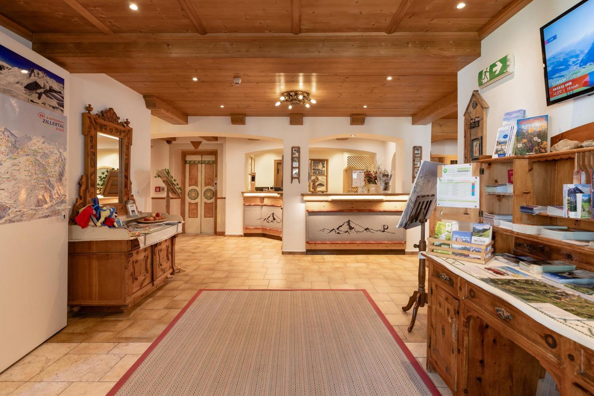 Hotel Pinzger トゥクス エクステリア 写真