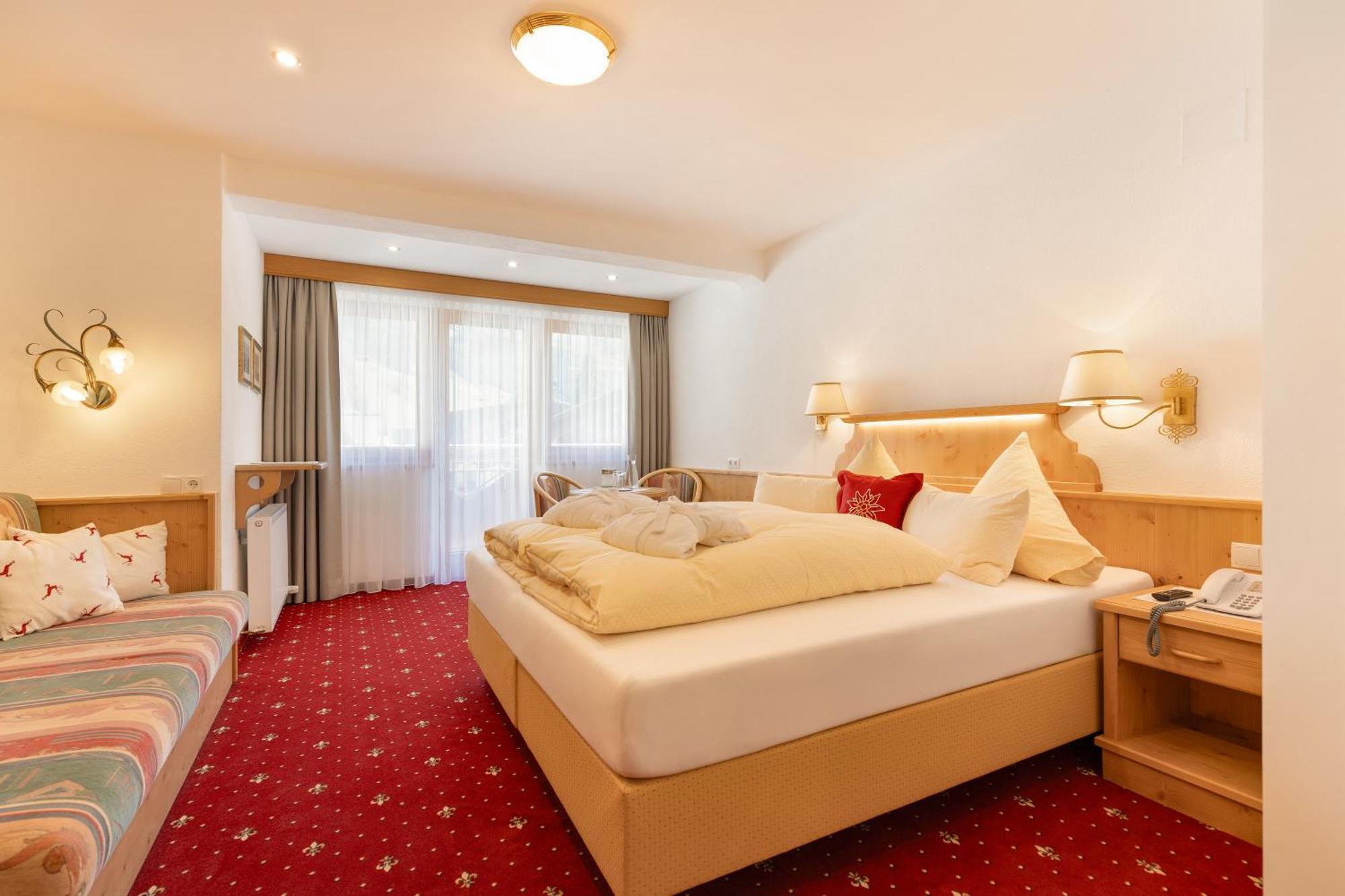 Hotel Pinzger トゥクス エクステリア 写真